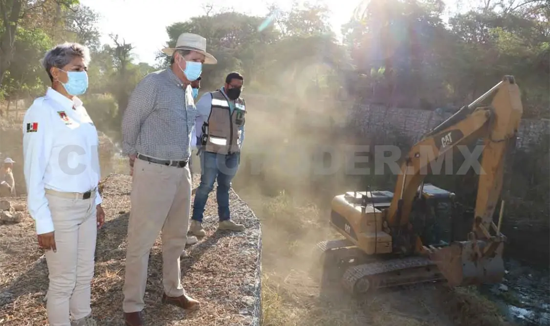 Continúan los trabajos de desazolve del río Sabinal