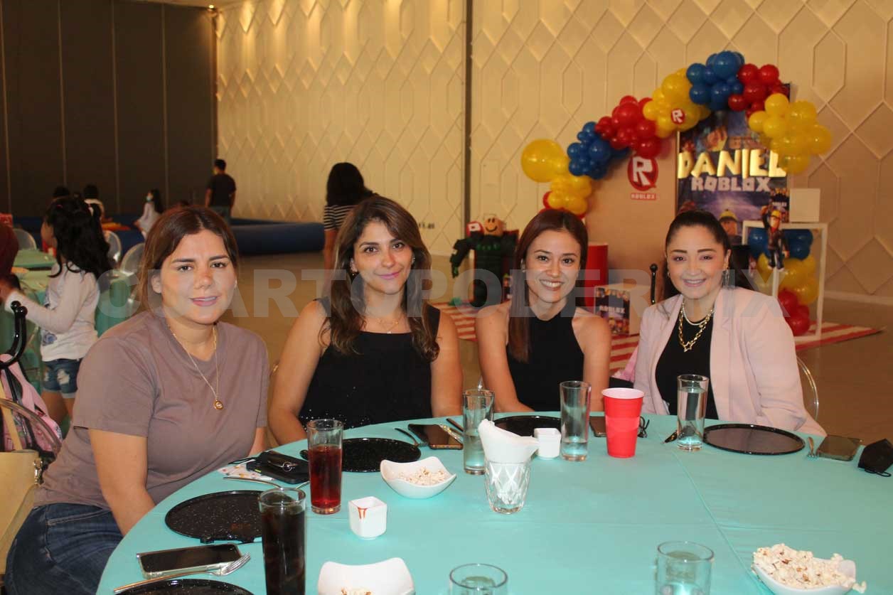 Regalos y abrazos para Daniel