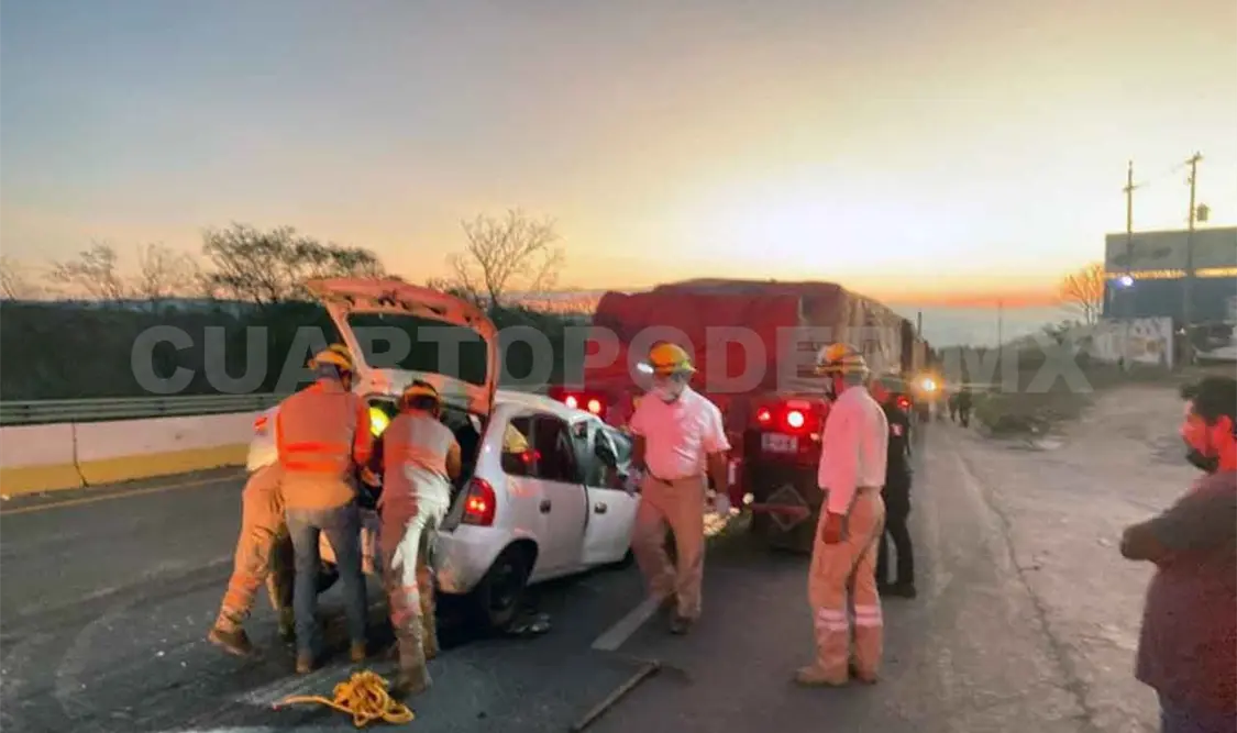 Cinco muertos al chocar Chevy contra un tráiler