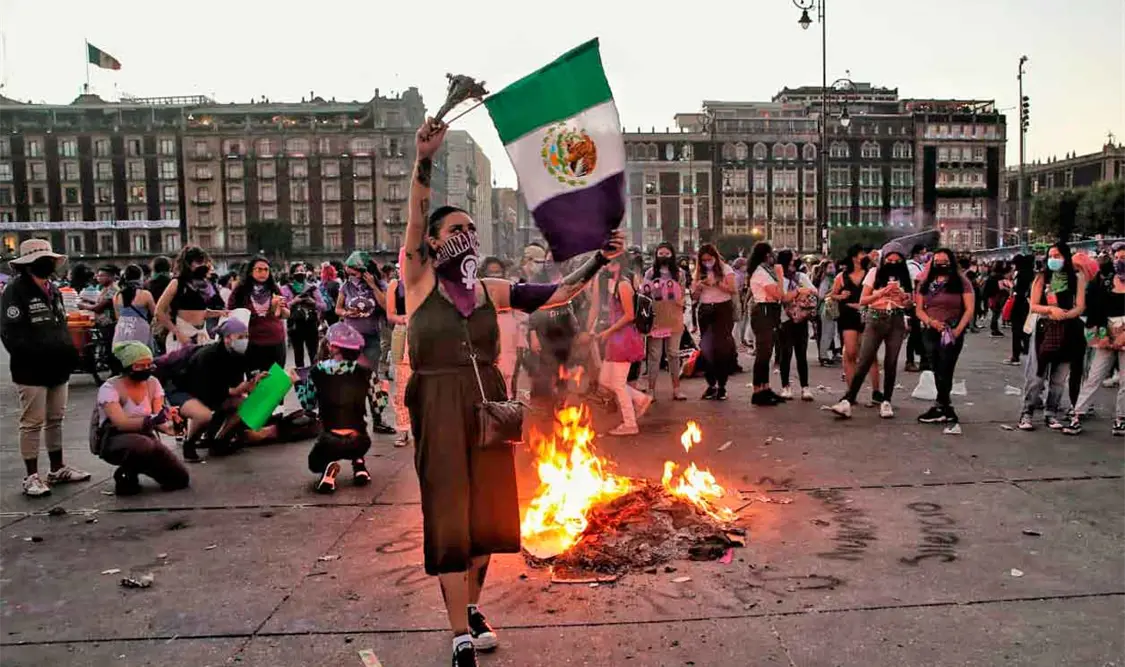 La marea feminista inunda el Zócalo