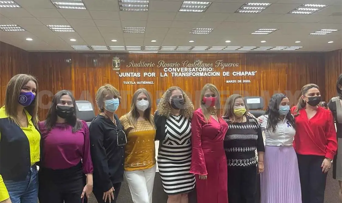 Fundamental participación de la mujer en democracia