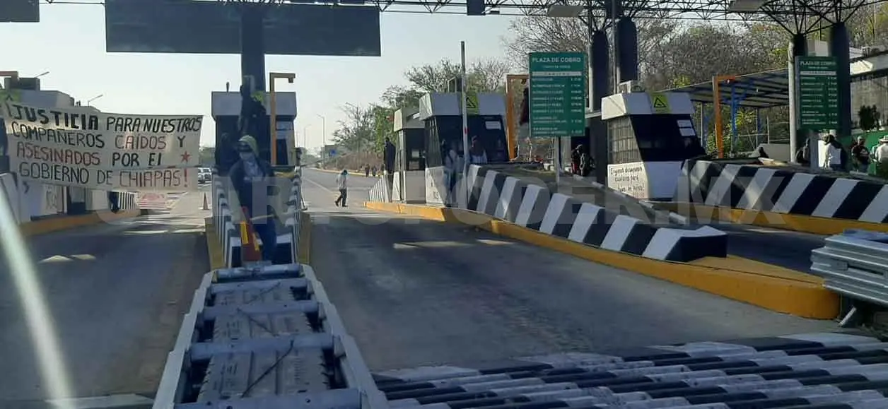 Toman caseta de cobro en primeras horas del martes