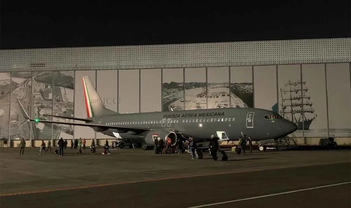 Otro avión sale para repatriar a más mexicanos