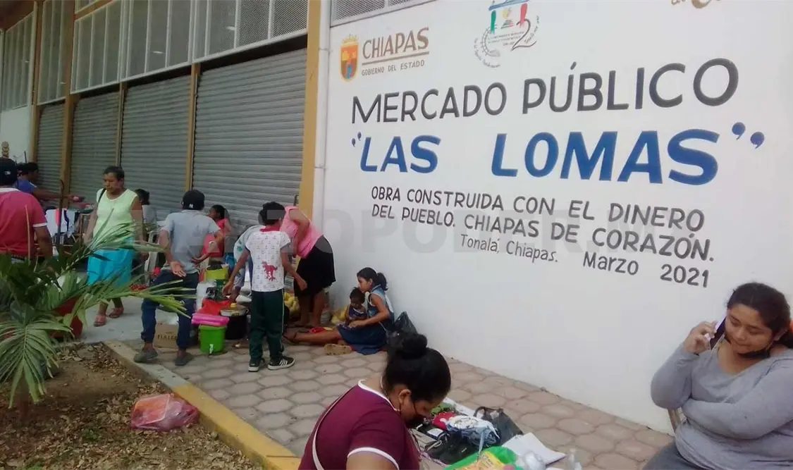 Locatarios pidieron al presidente de la República reabrir las instalaciones del mercado público para poder trabajar. Noel Vázquez / CP
