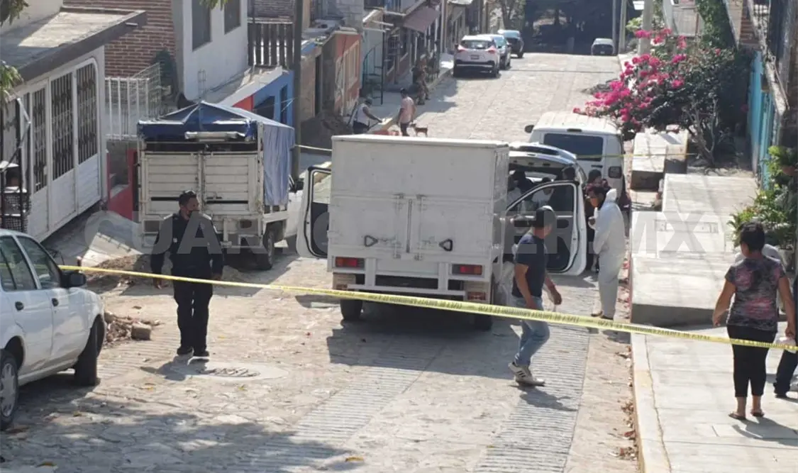 Mediante una llamada al 911 se reportó el hallazgo de un hombre que pendía de una soga en suspensión completa, dentro de su vivienda en la colonia Paseo del Bosque. Ulises López / CP