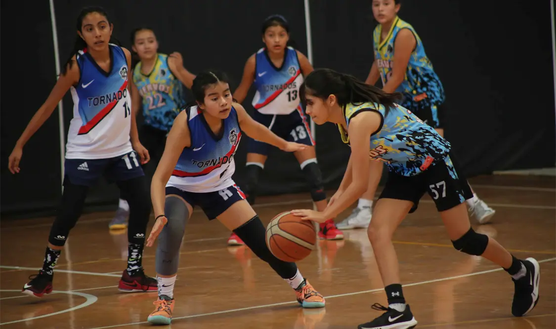 Gran juego brindaron cada una de las basquetbolistas que disputaron la final del Estatal Federado. Carlos López/CP
