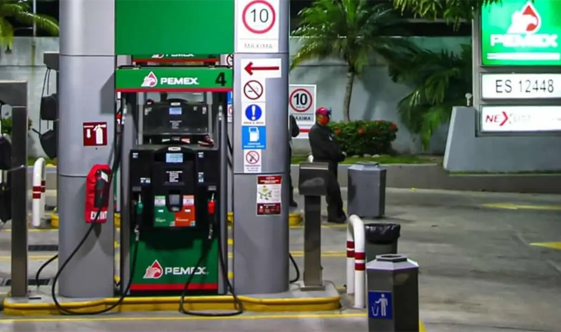 Mientras que en México el precio promedio para la gasolina regular es de 22.42 pesos, haciendo la conversión a pesos y litros, en Alemania el costo sería de 45.60 pesos. Cortesía