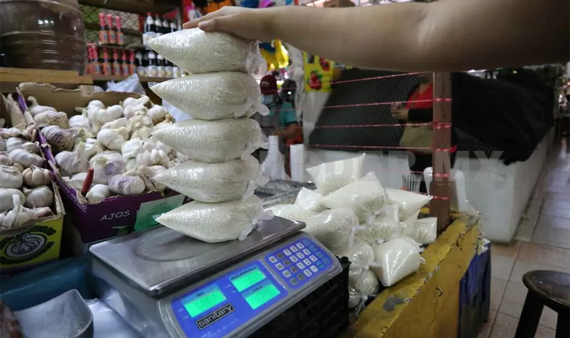 Comerciantes batallan para mantener costos de productos básicos