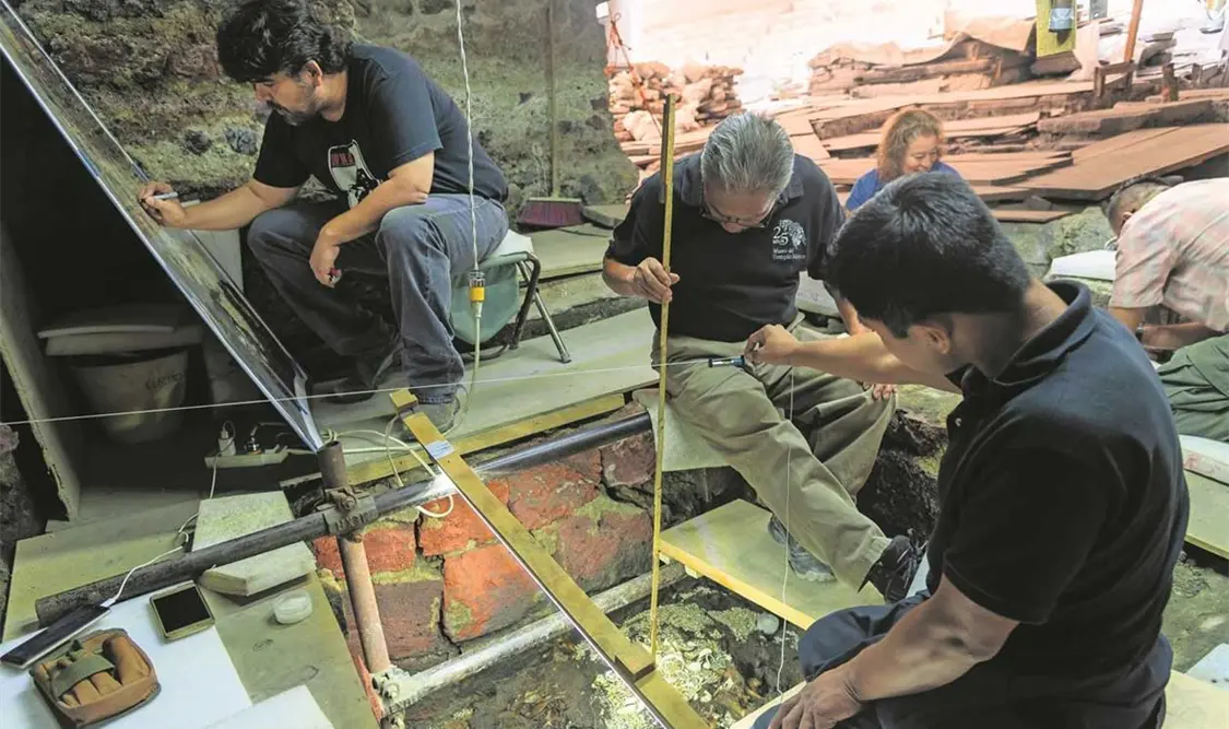 Los arqueólogos que forman parte del Proyecto del Templo Mayor exploran la ofrenda 178 desde hace 3 años. Cortesía