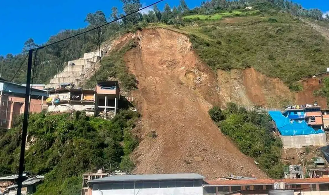 Van 80 viviendas sepultadas por derrumbe
