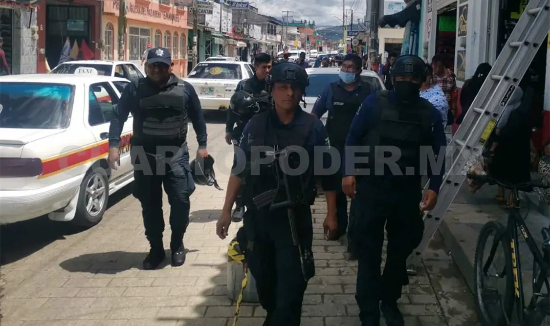 Elementos de seguridad resguardan el mercado