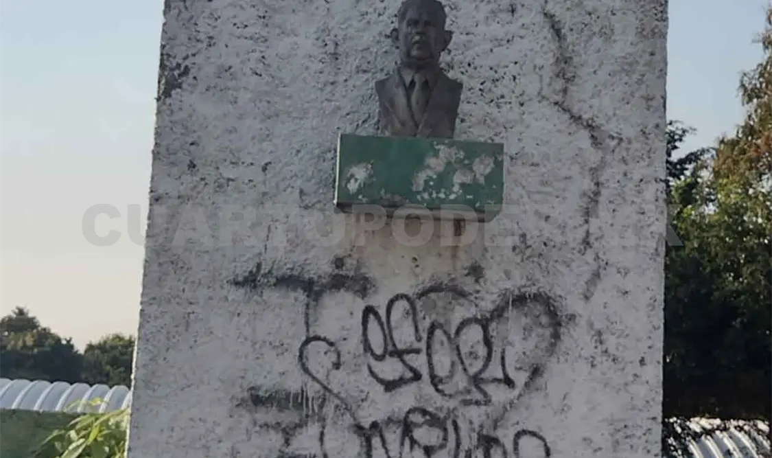 Olvidan busto de Lázaro Cárdenas durante festejo