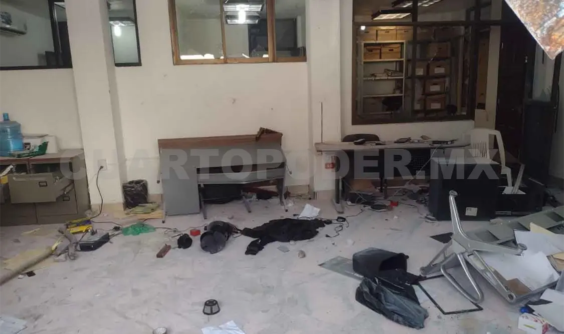 Vandalizan oficinas del INM