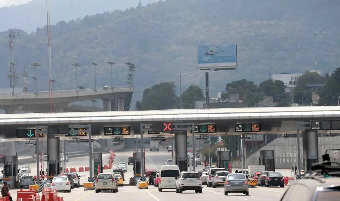 Vacacionistas buscan salir de la CDMX