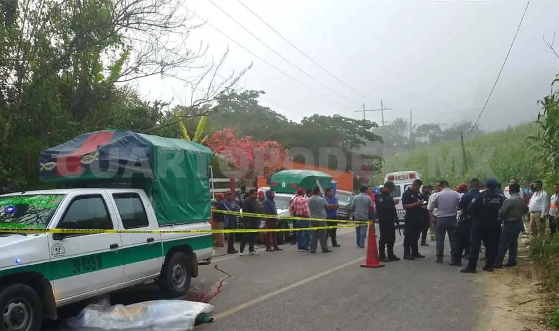 El accidente movilizó a policías y paramédicos de Protección Civil; estos últimos se encargaron de realizarle la valoración al hombre de la tercera edad y confirmaron su deceso. Genaro Sánchez / CP