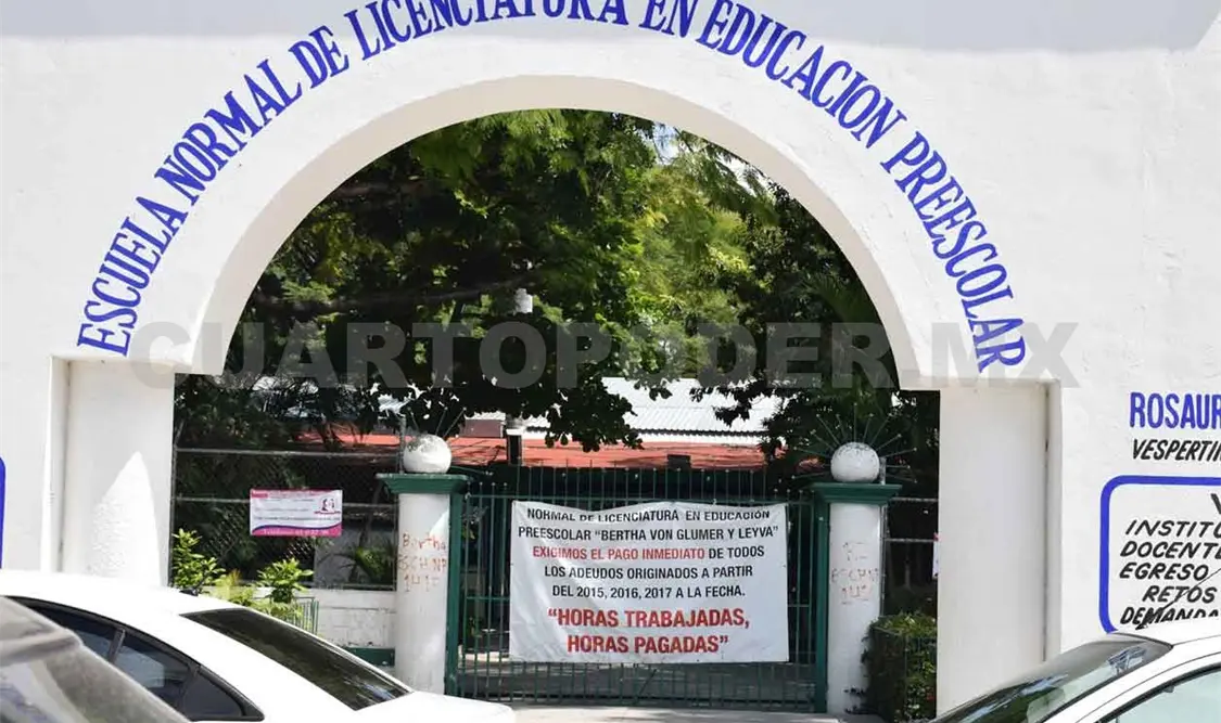 Educadoras llevan tres años reclamando títulos
