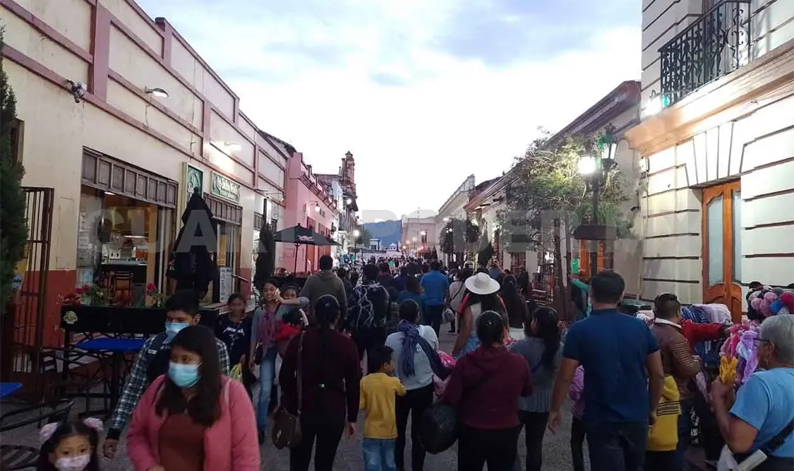 Buena afluencia de visitantes por megapuente