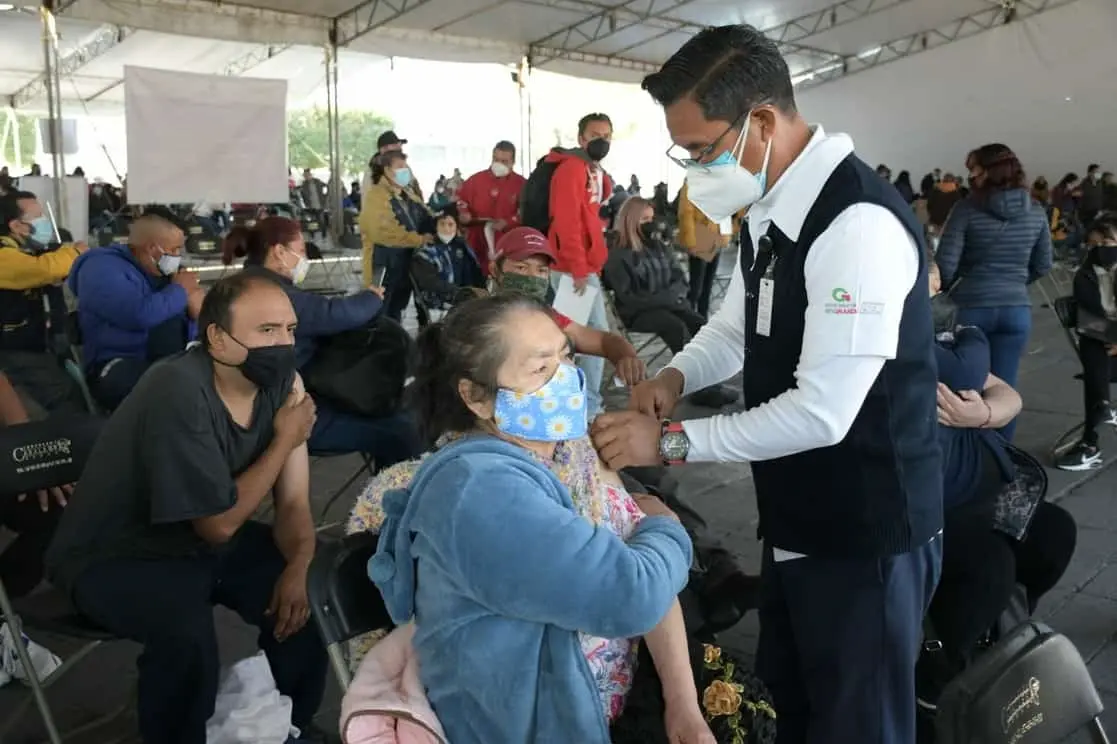 El subsecretario de Salud insistió en la importancia de continuar con la vacunación contra el covid-19. Cortesía
