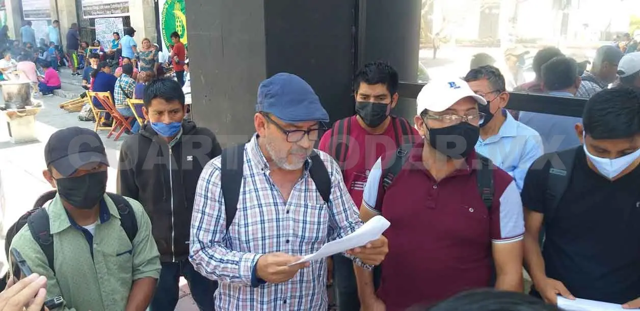 Denuncian hostigamiento a maestros y habitantes