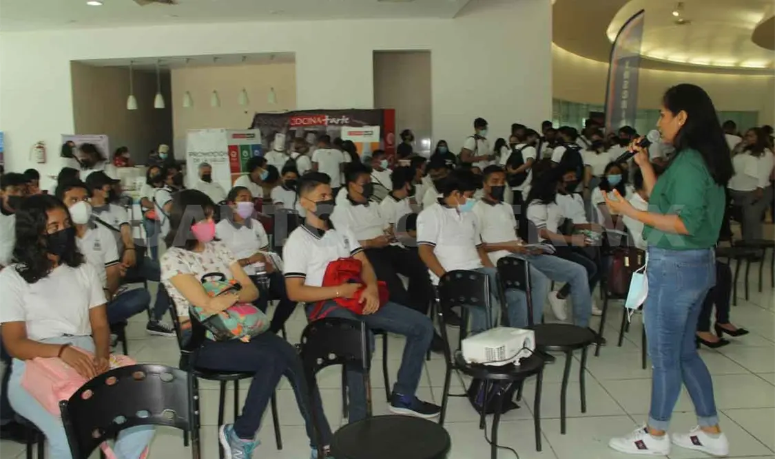 Realizan feria profesiográfica Cobach 2022