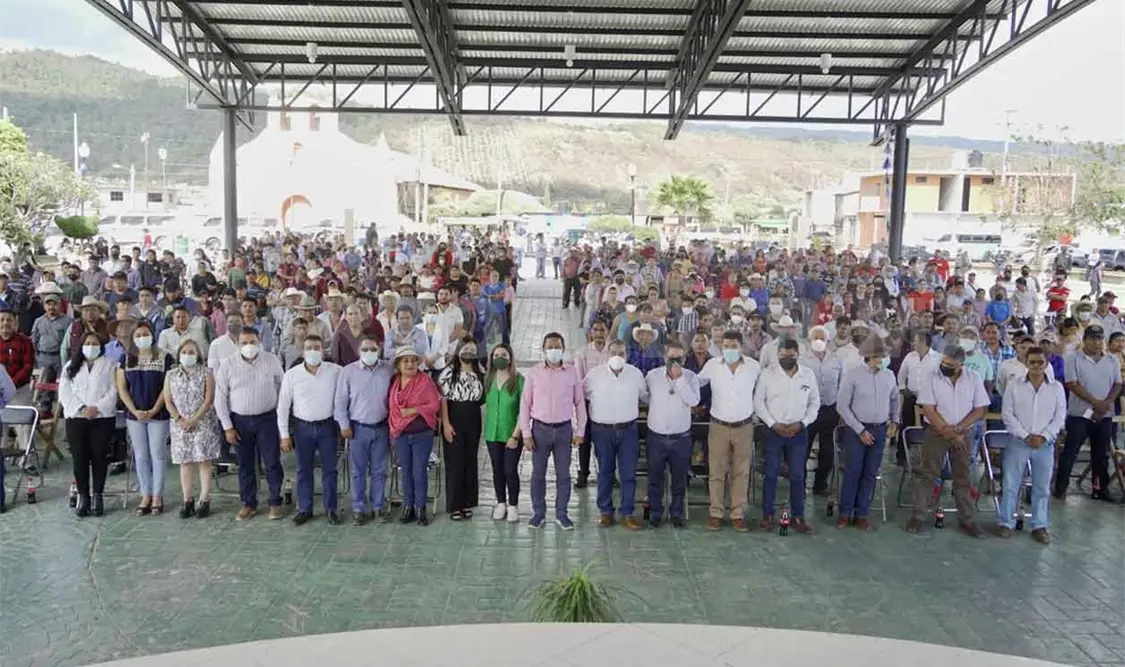 Promociona Llaven consulta en Tzimol y Teopisca