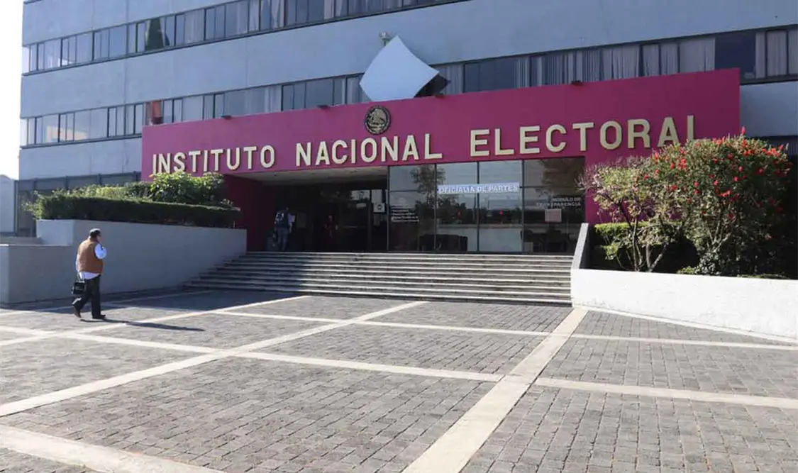 Sheinbaum acusa marcaje personal del INE