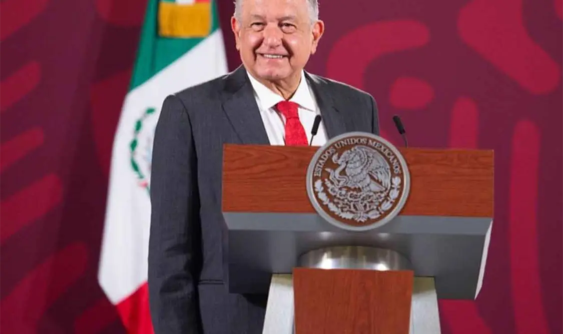 Obrador se disculpa por “madrugar” anuncio de Banxico