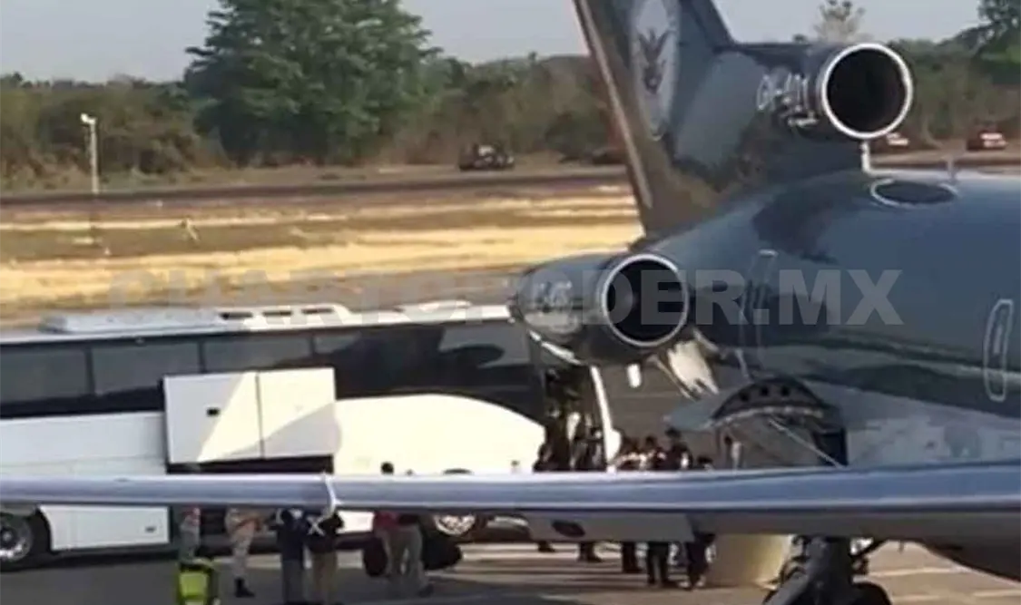 Vía aérea deportan a 77 salvadoreños