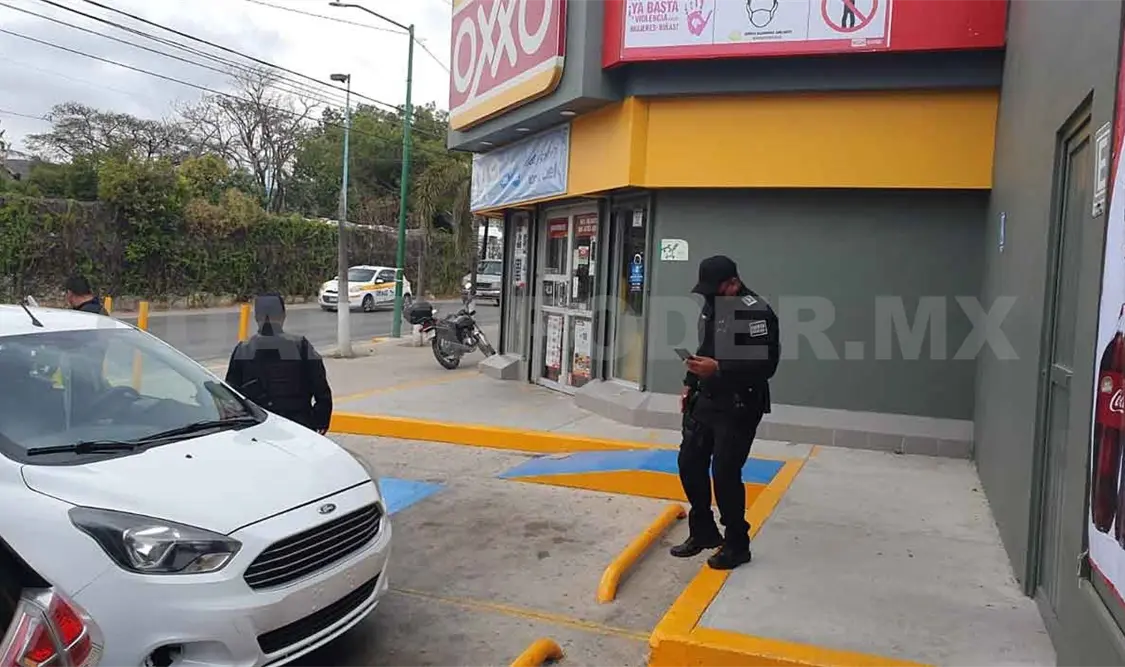 Ciudadano frustra asalto a un OXXO en la capital