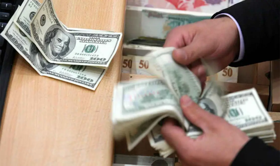 Dólar al mayoreo cotiza debajo de 20 pesos