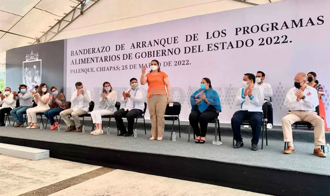 María de los Ángeles Trejo Huerta acompaña al gobernador en gira