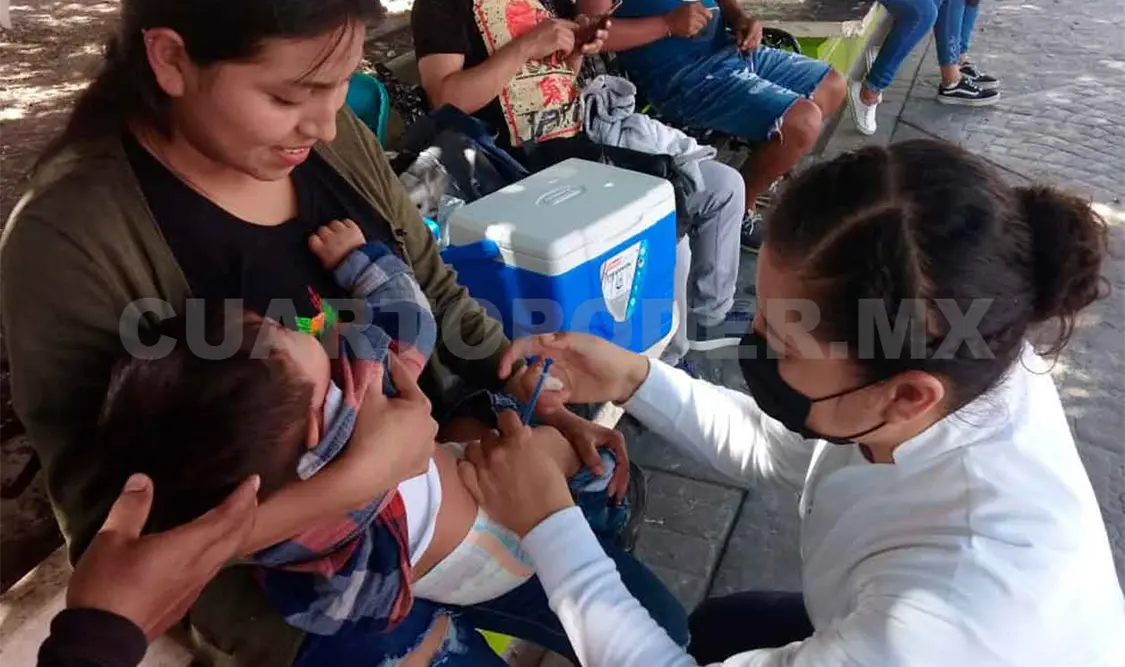 Vacunación universal con barridos casa a casa