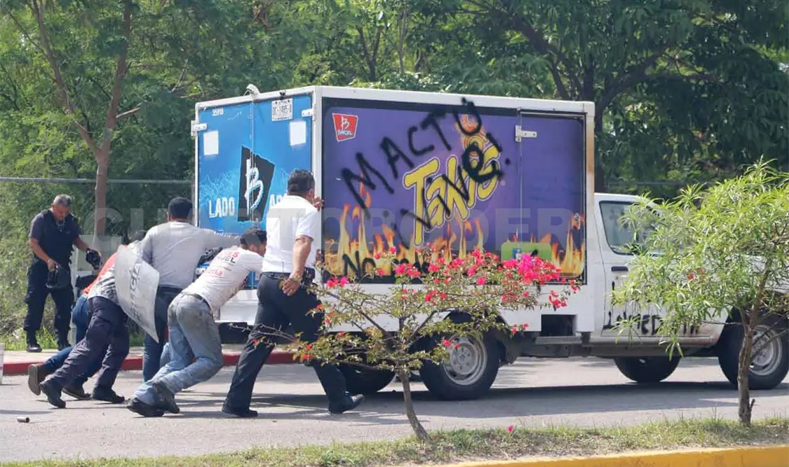 Empresarios piden aplicar la ley a normalistas