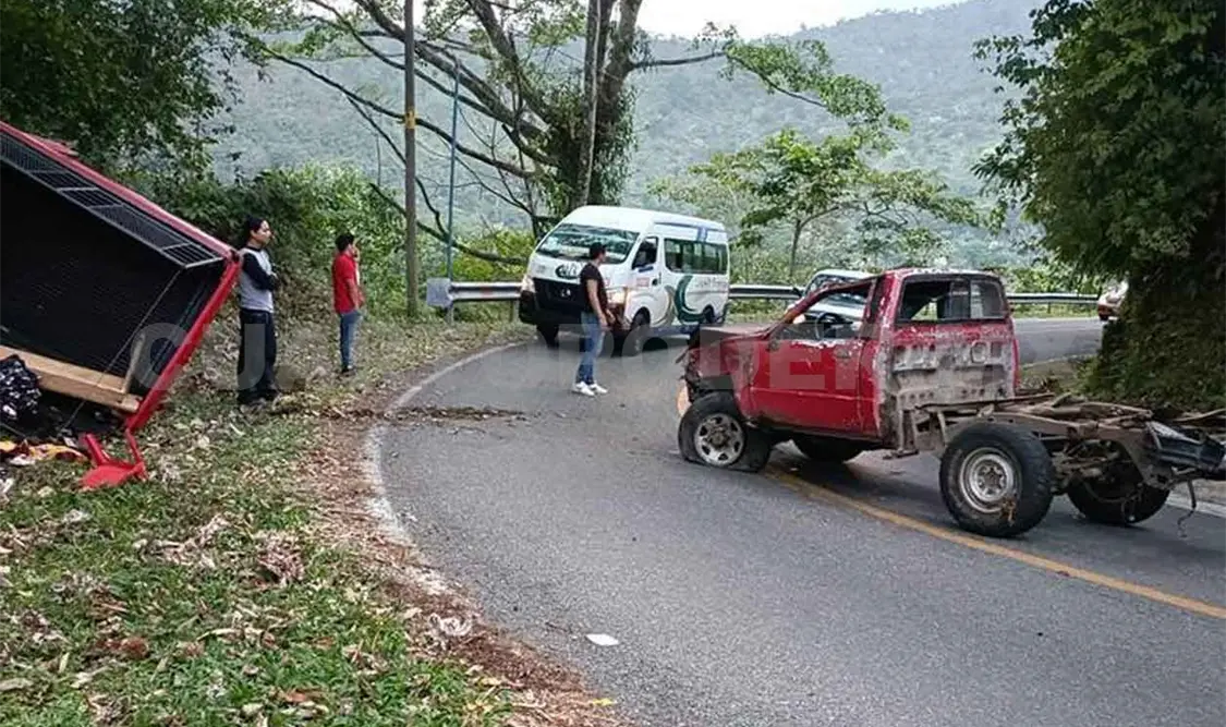 Ocho lesionados en choque en carretera