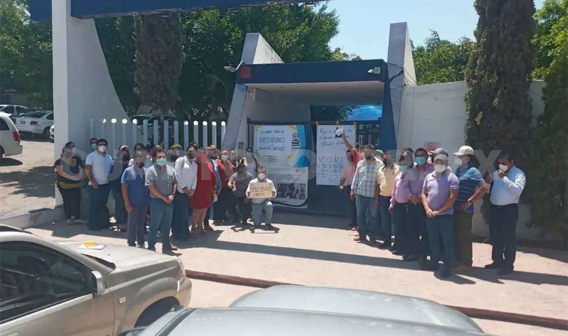 Inicia huelga de brazos caídos