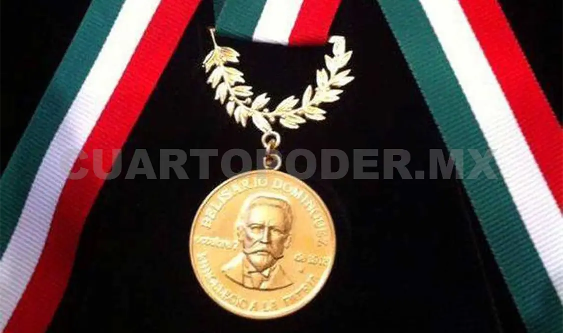 Acto de congruencia entregar medalla a Hugo Robles