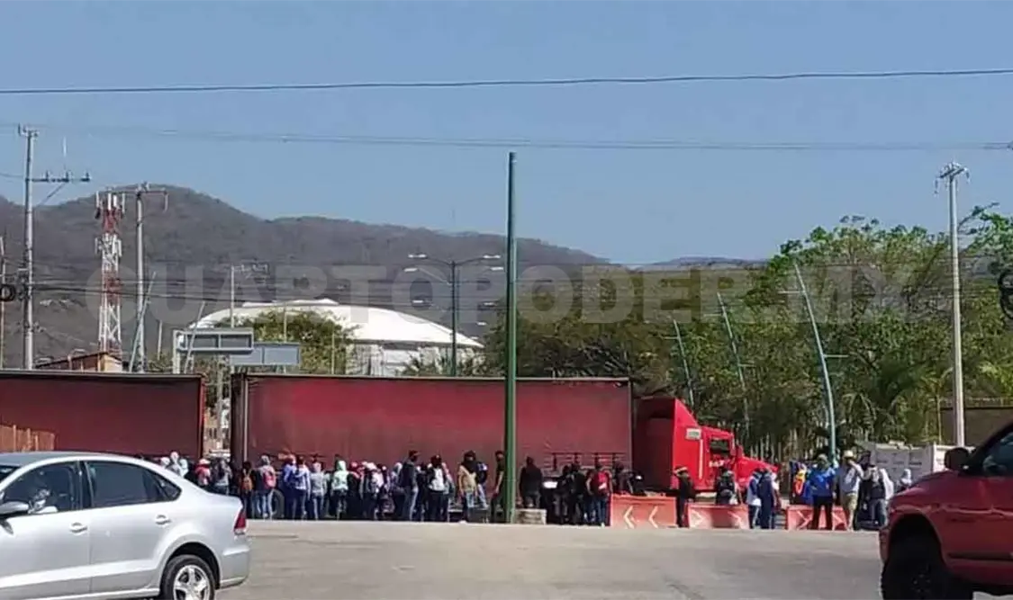 Denuncian hartazgo social contra normalistas