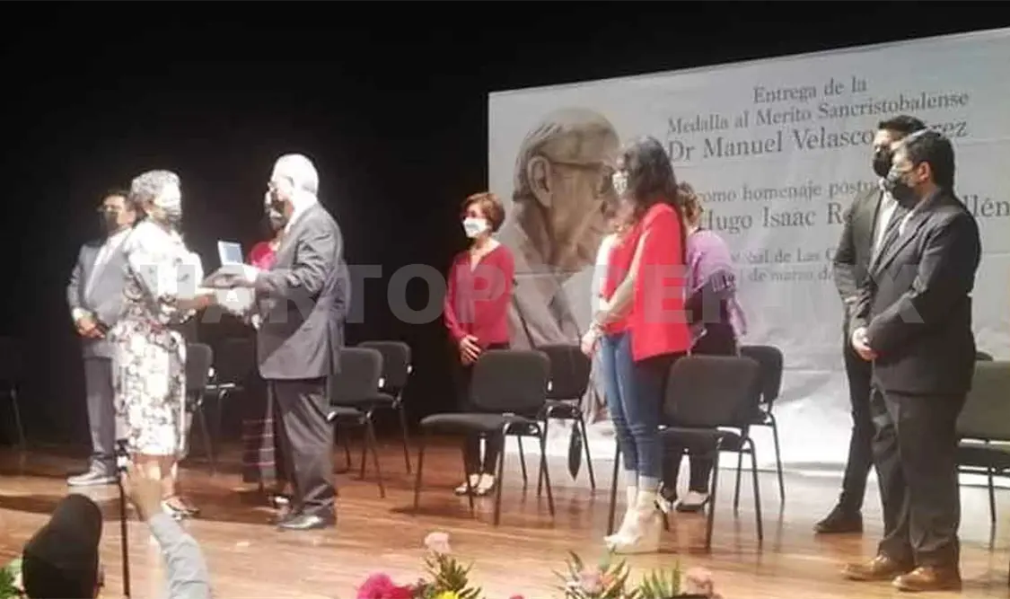 Entregan medalla post mortem a Hugo Isaac Robles