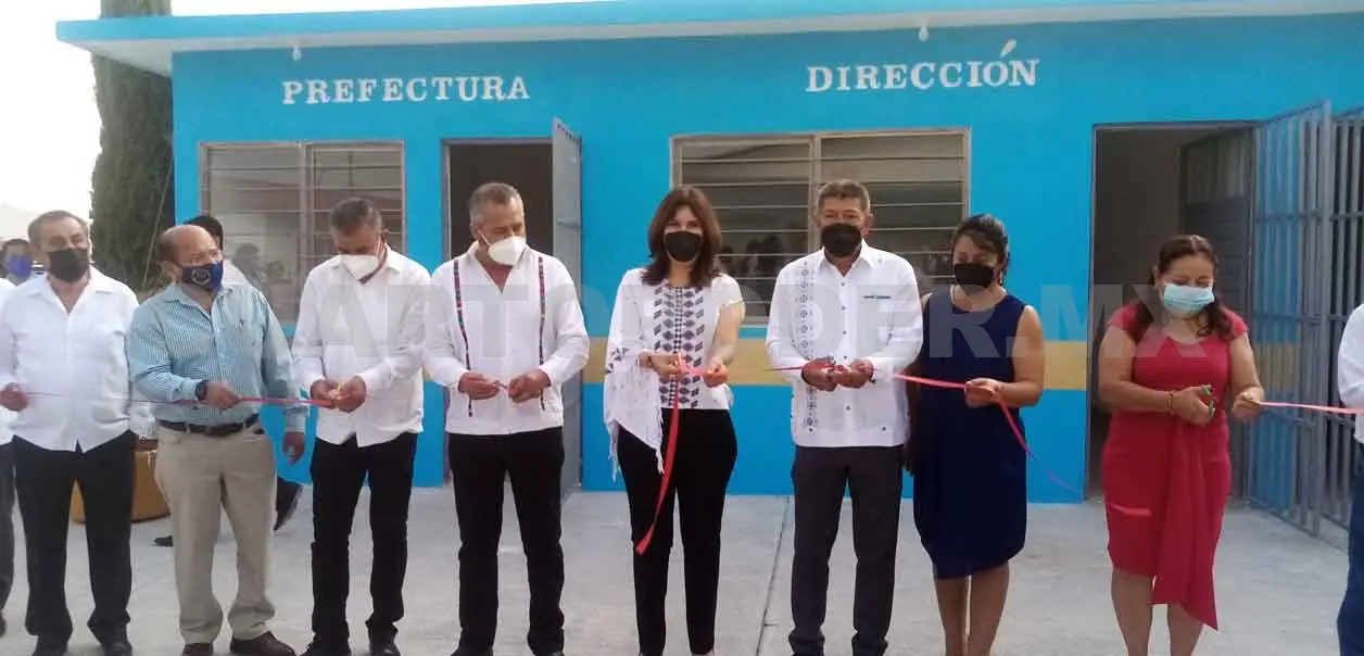 Reconocen labor de maestros comitecos