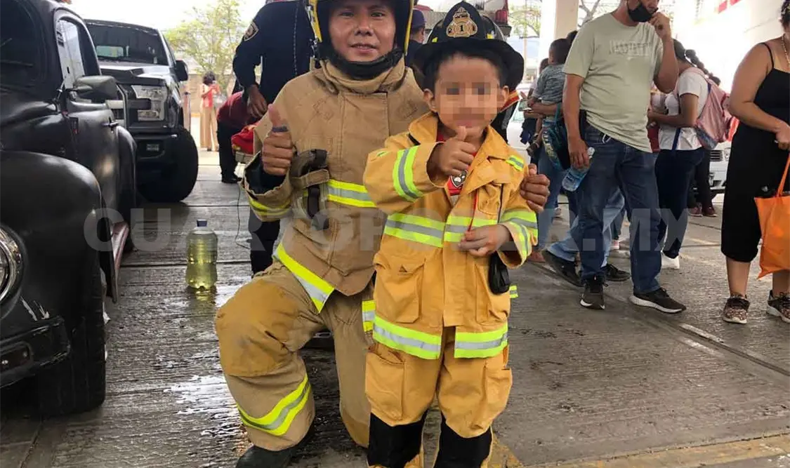 Instruyen a pequeños bomberos