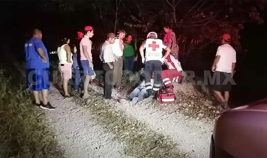 Queda malherido al sufrir accidente en moto
