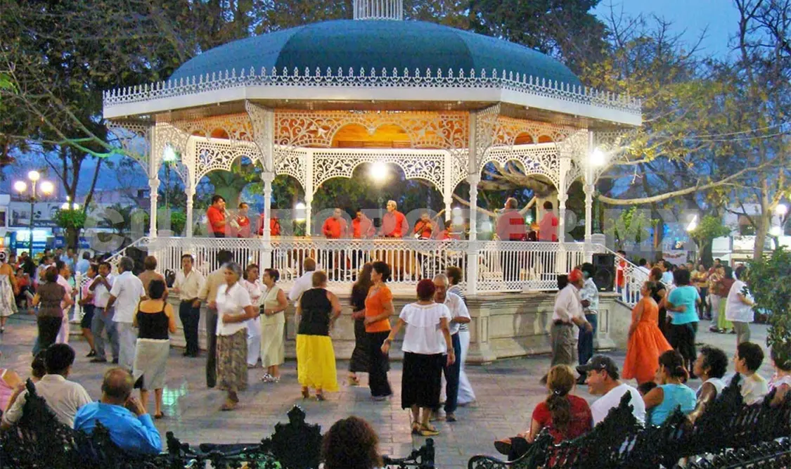En el entorno del Parque de la Marimba se podrán encontrar diversos servicios y establecimientos para poder disfrutar la ambientación de este bello lugar. CP