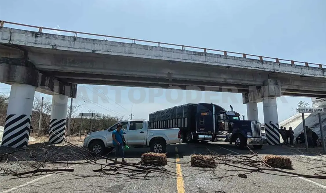 Bloquean paso de Oaxaca a Chiapas