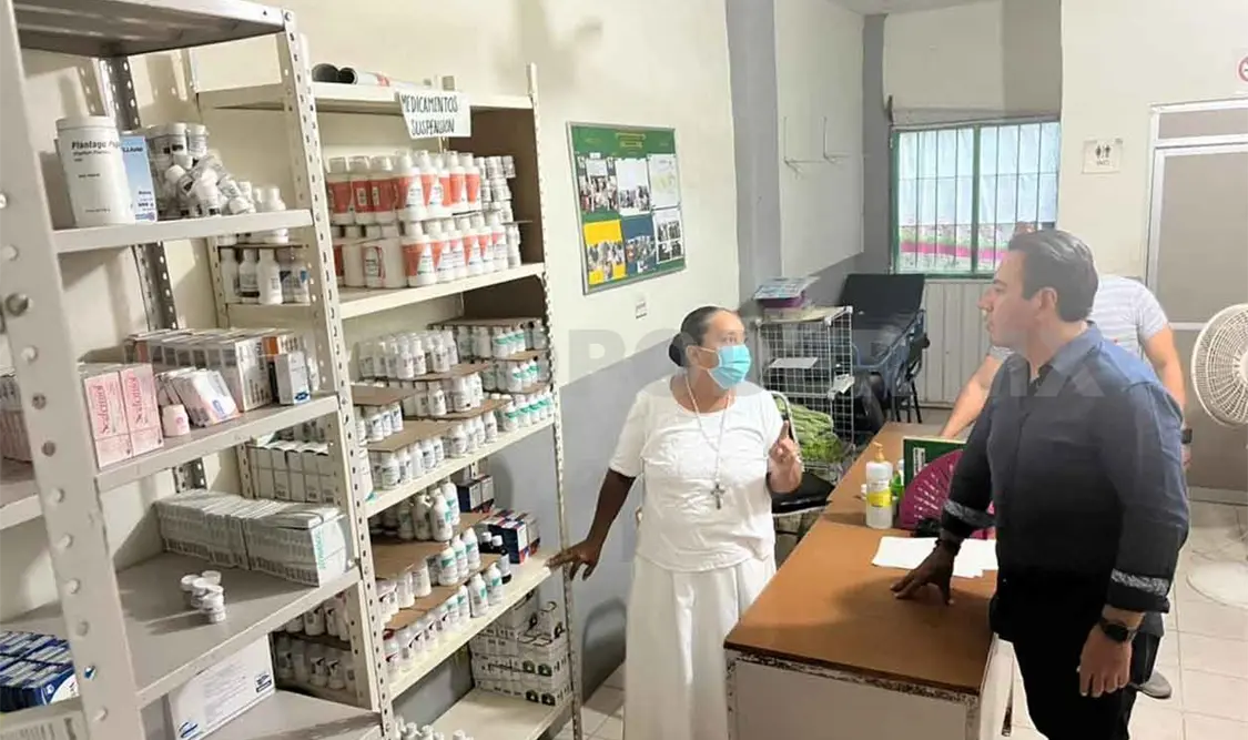 Visita Eduardo Ramírez albergue en Tapachula