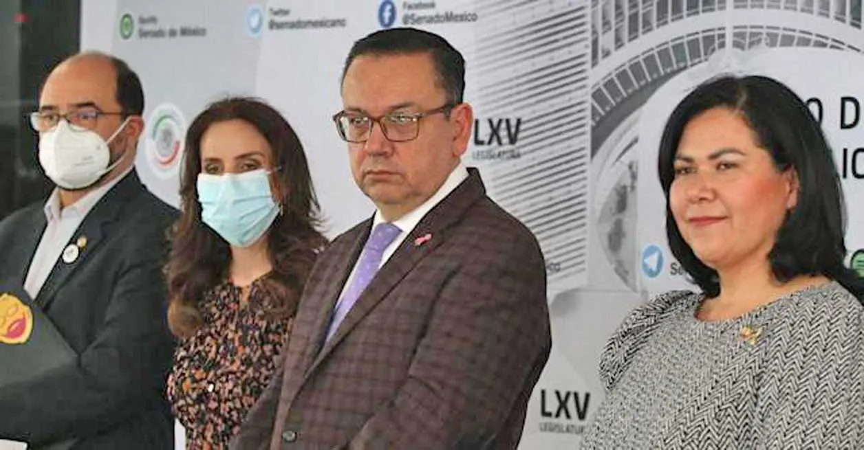 Los senadores Germán Martínez, Emilio Álvarez Icaza y Alejandra León también expresaron su voto de respaldo a la iniciativa. Cortesía