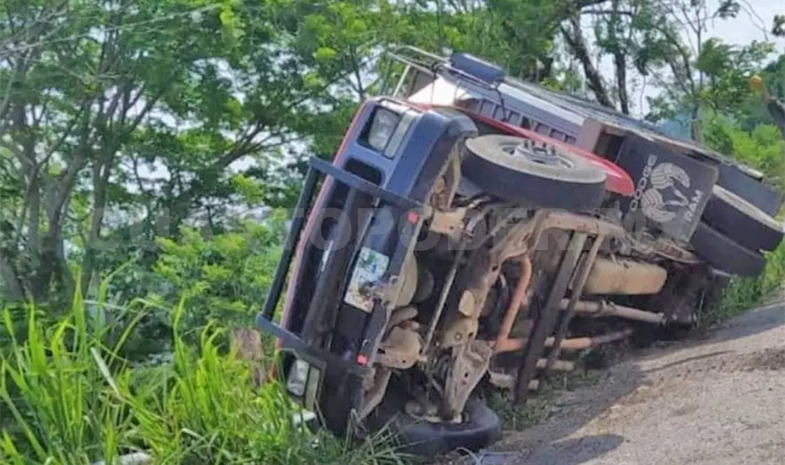 El accidente ocurrió ayer por la tarde a la altura de la gasolinera de Malpaso. Cortesía