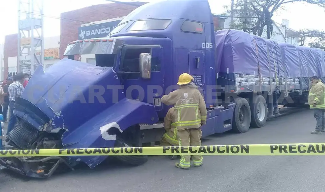 Autoridades indicaron que al parecer el chofer iba en aparente estado inconveniente al momento del percance múltiple. Juan Orel / CP
