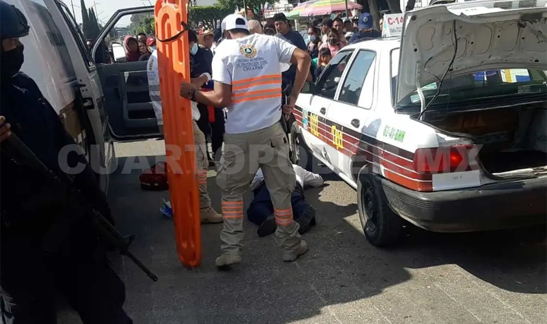 El taxista había descendido de su unidad para sacar una cosas de sus pasajeros de la cajuela al momento de ser atropellado. Juan Orel / CP