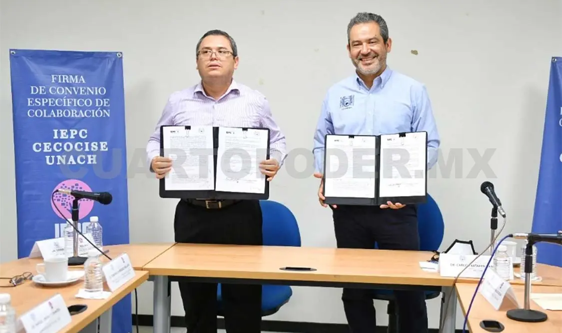 El rector Carlos F. Natarén Nandayapa y el consejero presidente del IEPC, Oswaldo Chacón Roja, suscriben convenio. CP