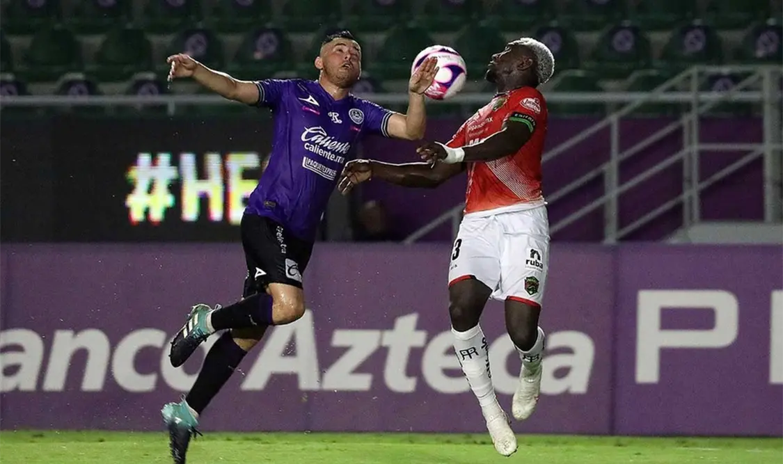 El duelo cobra especial interés al disputarse entre dos equipos directamente involucrados en la lucha por evitar las multas por los tres últimos lugares, ante la ausencia del descenso. Agencias